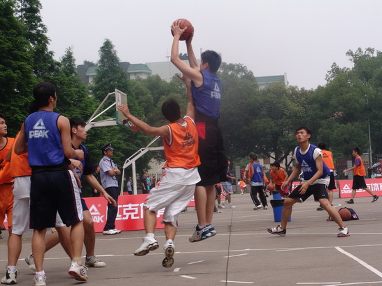 限于